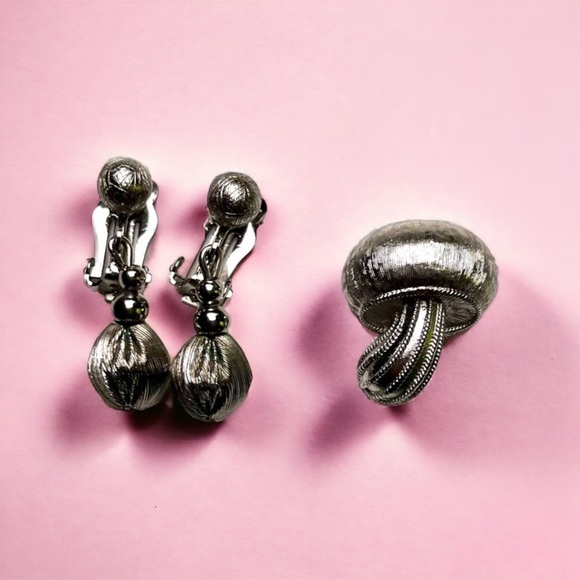 Vintage Silver Tone Clip-on Earrings and Brooch Lot - Picture 1 of 6